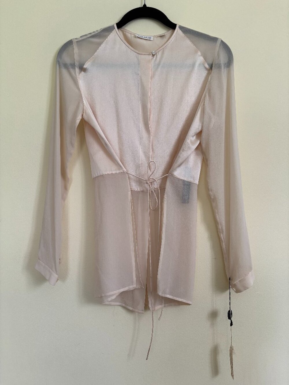 Tahari Cream Silk Women's Blouse Size 6 with Pearl Buttons and Draw String - Picture 1 of 11